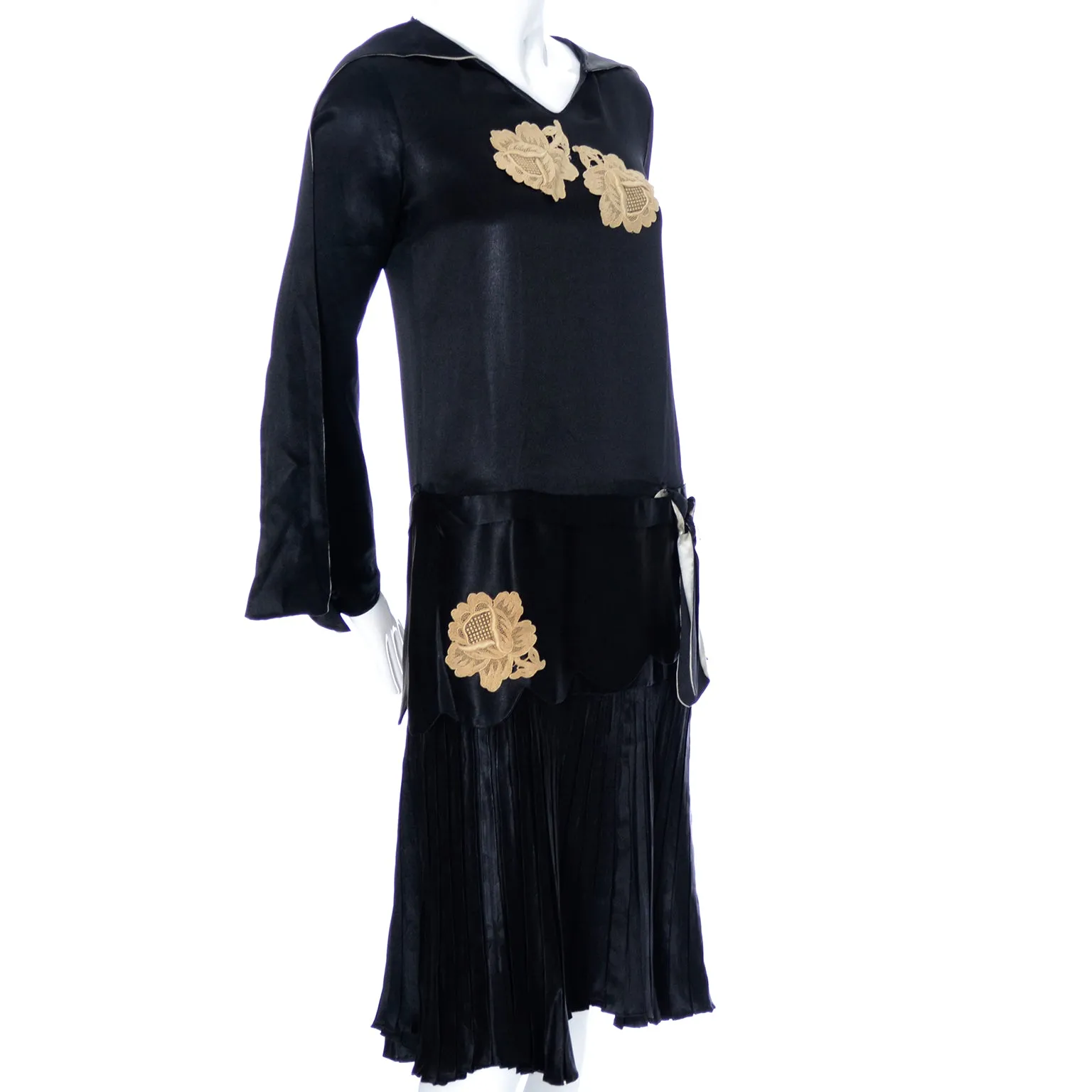 1920s Black Silk Vintage Dress w/ Rose Lace Appliques Knife Pleated Skirt