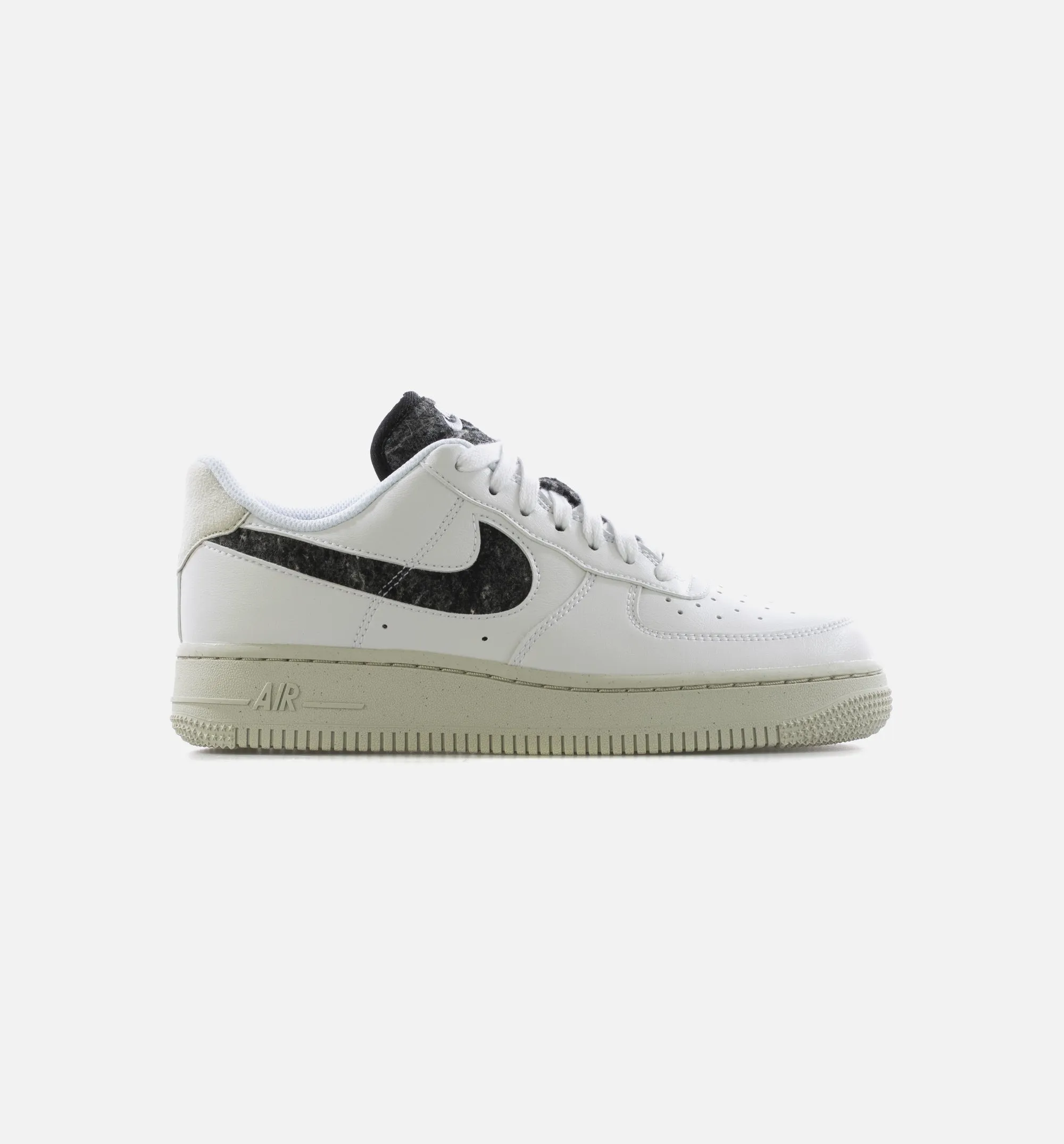 Air Force 1 07 Low SE Womens Lifestyle Shoe - White/Black