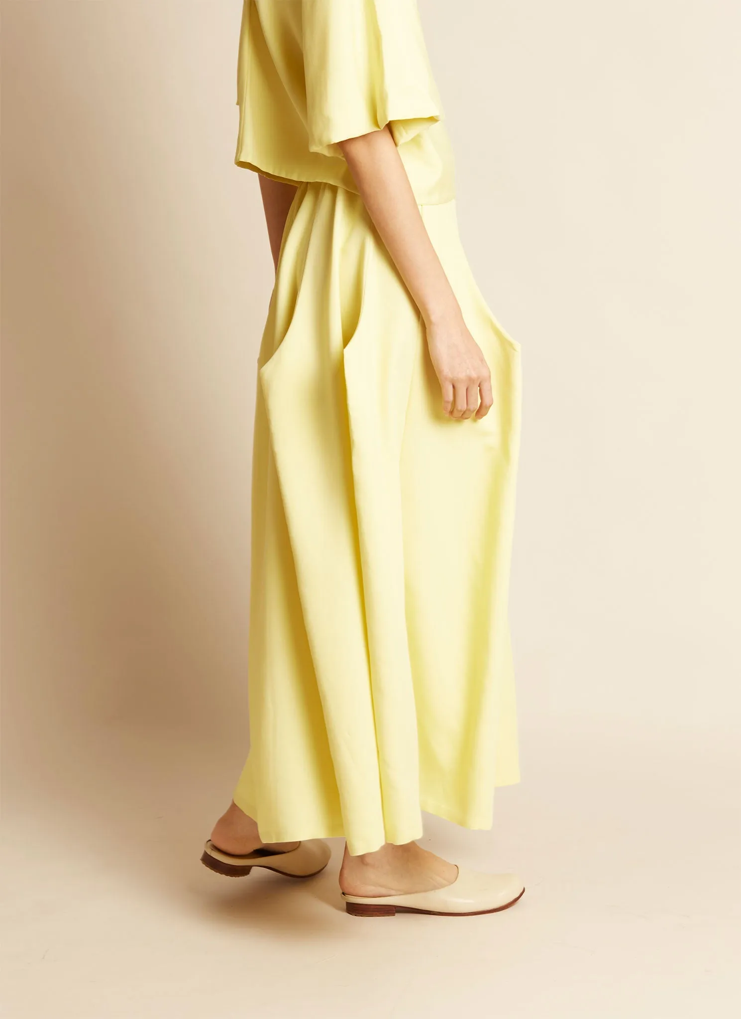 Cloud Burst 8-Pleated Pocket Skirt w/Elastic in Lemon