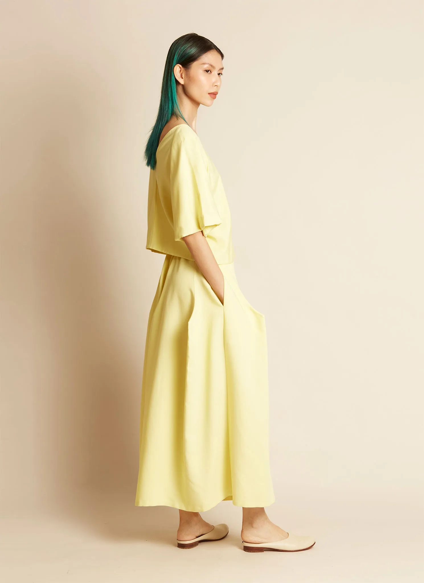 Cloud Burst 8-Pleated Pocket Skirt w/Elastic in Lemon