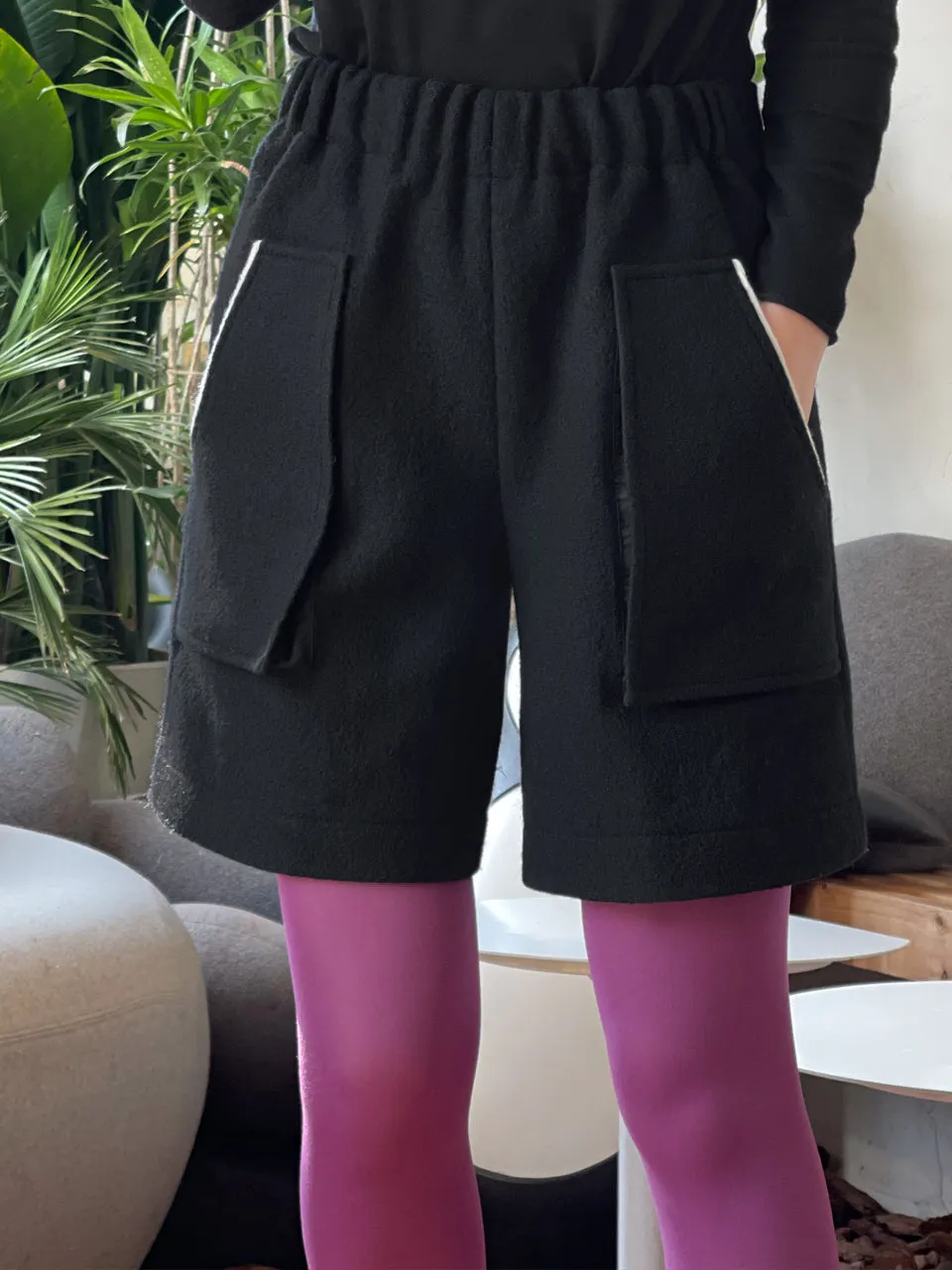 Surprise Sale! Black Elastic Waist Patch Pockets Wool Shorts